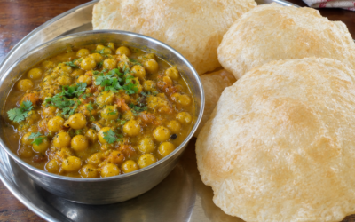 Home 3 Kolkata Bengali Ghugni with Soft Puffed Luchi – Authentic Motorer Ghugni Recipe